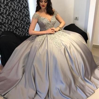 Silver Ball Gown.. Silver Prom Dress, Elegant Ball Gowns, Azul Tiffany, Lace Ball Gowns, Evening Dresses With Sleeves, Gown Prom, Satin Prom Dress, Ball Gowns Prom, Applique Dress