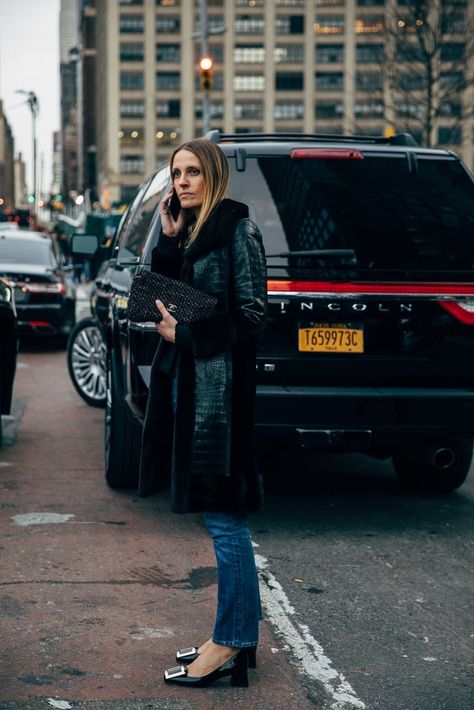 New York Fashion Week Day 5 Vanessa Traina, New York Fashion Week Street Style, Style 2023, Plunge Dress, Style Inspiration Winter, Street Style Winter, Autumn Street Style, Street Look, Cool Street Fashion