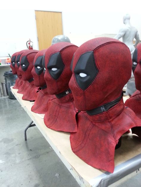 Deadpool Deadpool Movie Poster, Deadpool Party, Deadpool Hd Wallpaper, Cute Deadpool, Deadpool Y Spiderman, Ryan Reynolds Deadpool, Deadpool Mask, Armadura Cosplay, Deadpool X Spiderman