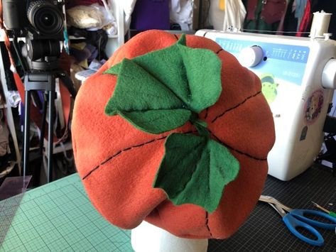 Diy Pumpkin Hat For Costume, Felt Hat Diy, Halloween Diy Pumpkin, Beret Diy, Pumpkin Beret, Pumpkin Hats, Toothpaste Kisses, Cottagecore Halloween, 3d Leaves