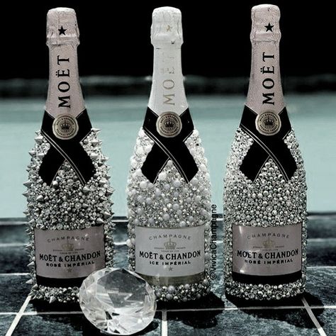 Jeweled Champagne Bottle, Pearl Covered Champagne Bottle, Rhinestone Champagne Bottle, Bling Bottles Liquor Diy, Pearl Champagne Bottle, Bling Liquor Bottle, Decorated Champagne Bottles, Champagne Bottle Decoration, Glitter Champagne Bottle