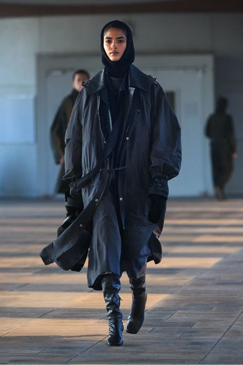 Fall 2023 Menswear, Paris Fashion Week Runway, Sweater Trends, Fashion Week Runway, Fall 2023, Parisian Style, Performance Art, Paris Fashion, Paris Fashion Week