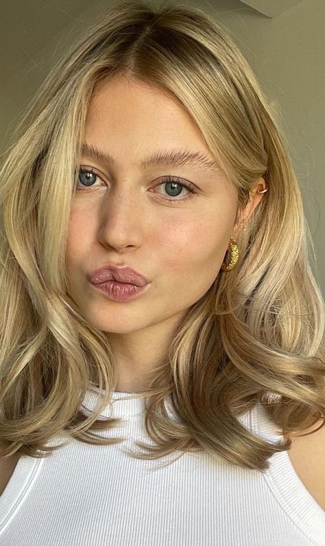 Short Blonde Hair Straight Layers, Mid Length Dirty Blonde Hair, French Haircuts, Mollie Campsie, French Haircut, French Girl Hair, Blonde Haircuts, Balayage Blonde, Blonde Hair Inspiration