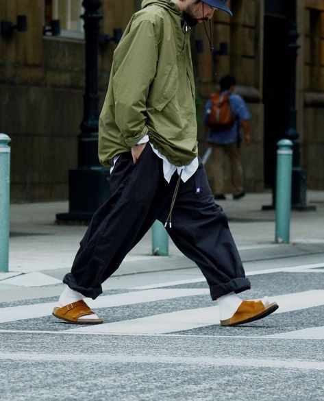 Sandals With Socks Outfit, Japan Fashion Street Men, Socks And Sandals Outfit, Socks Outfit Men, Japanese Street Fashion Men, Wide Cropped Pants, Dapper Mens Fashion, Cyberpunk Clothes, Minimalist Fashion Men