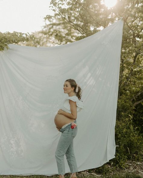 Kentucky Photographer on Instagram: "All I have to say is Emma you are C U T E. Goodbye🫶🏼" Sheet Maternity Pictures, Spring Maternity Photos, Line Sheet, Baby Announcement Photoshoot, Outdoor Maternity Photos, Maternity Photo Outfits, Maternity Photography Poses Pregnancy Pics, Couple Pregnancy Photoshoot, Maternity Photography Outdoors