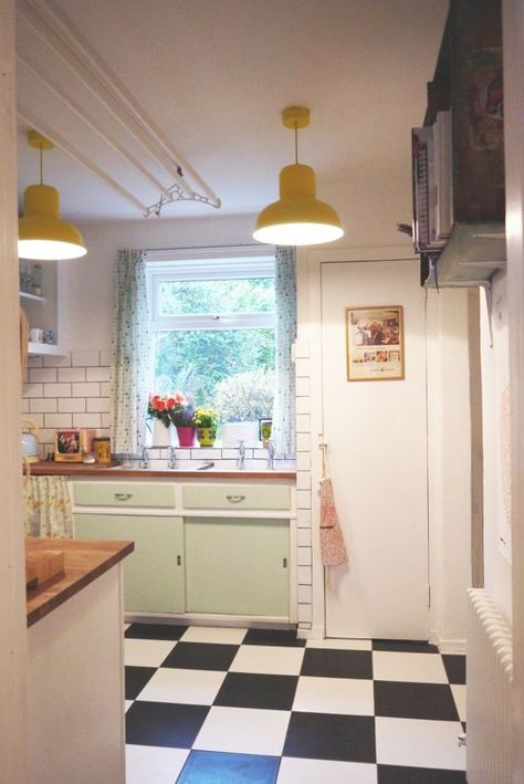 Before & After: 1950's Kitchen Renovation Gets A Modern Update | Apartment Therapy 1950’s Kitchen, Checkered Floor, Model Dapur, 1950s Kitchen, Kabinet Dapur, Kitchen Renovations, Bright Kitchens, Kitchen Diner, Retro Home Decor