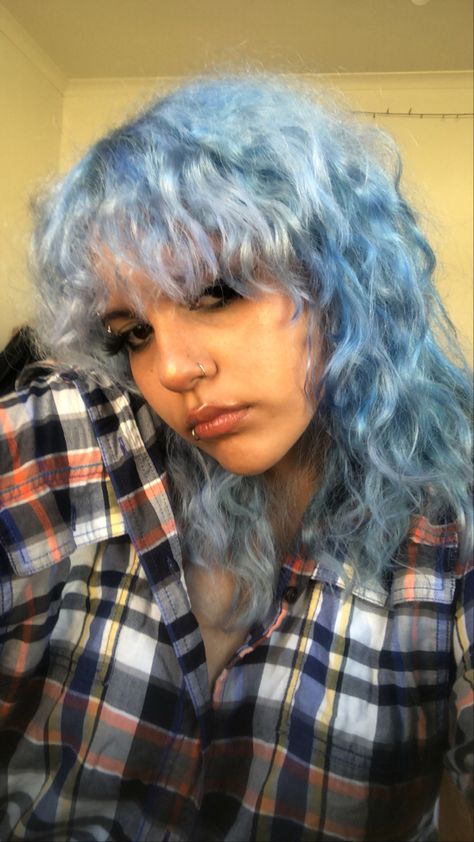 Light Blue Hair Curly, Pastel Curly Hair, Light Blue Curly Hair, Light Blue Hair Dye, Curly Blue Hair, Badass Makeup, Blue Curly Hair, Pastel Hair Colors, Denim Blue Hair