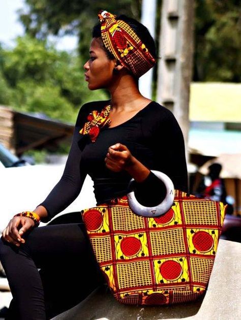 African fashion wear Kitenge Bags, Culture Appreciation, Ankara Accessories, Cuba Fashion, Styles Ankara, Black Chicks, Afrocentric Fashion, African Bag, Ethno Style