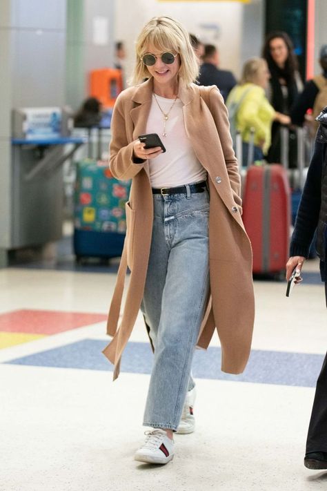 Carrie Mulligan, Perfect Travel Outfit, Chic Dressing, Carey Mulligan, Travel Outfit Summer, Look Chic, Travel Outfit, Get The Look, Capsule Wardrobe