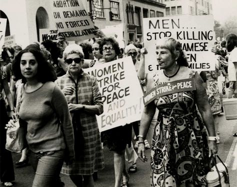 Womens Rights Protest 70s, 70s Moodboard, Thesis Presentation, Protest Poster, Second Wave Feminism, Equal Rights For Women, Suffrage Movement, 60s Women, 1970s Women