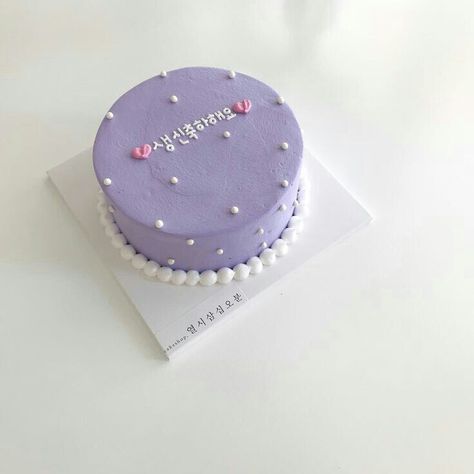 Minimalist Cake Birthday Men, Minimalist Cake Birthday, Minimalist Cake, Purple Cakes Birthday, Bts Cake, Birthday Men, Lavender Cake, Purple Cake, Chocolate Cake Cookies