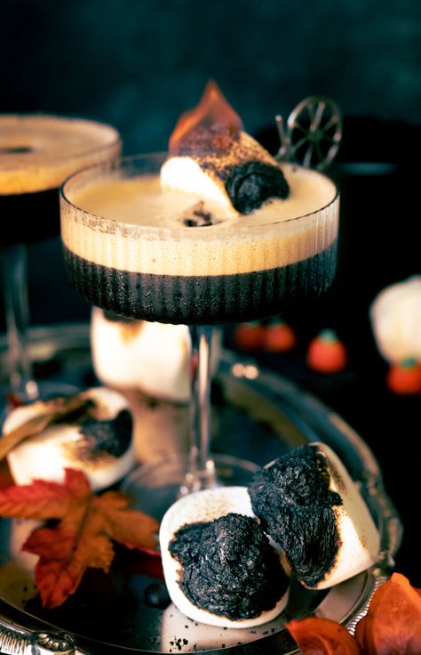 Toasted Marshmallow Espresso Martini - thecommunalfeast.com Marshmallow Martini, Make Coffee, Boozy Drinks, Fancy Drinks, Halloween Cocktails, Fall Cocktails, Cocktail Drinks Recipes, Toasted Marshmallow, Christmas Cocktails