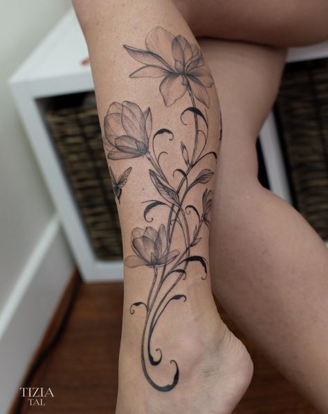 Tatouage mollet Toulouse #tatouagemollet #tatouagefleurs #tattoogirl #tatouagefloral #tatouagefemme #tattoo #tatouage #fleur #fowers 13k Followers, Tattoo Idea, Toulouse, Flower Tattoo, Tattoo Ideas, Tattoos, Instagram Photos, Photo And Video, Instagram Photo