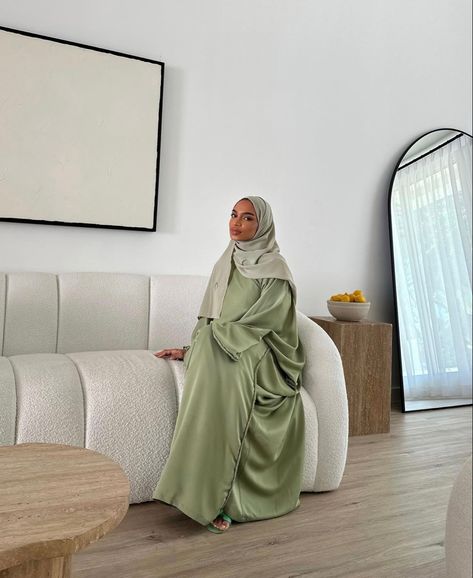 Abaya Collection Aesthetic, Abaya Inspo Aesthetic, Luxury Abaya Aesthetic, Arabic Abaya Aesthetic, Khaleeji Abaya Aesthetic, Abaya Girl, Green Abaya, Abaya Aesthetic, Summer Hijabi