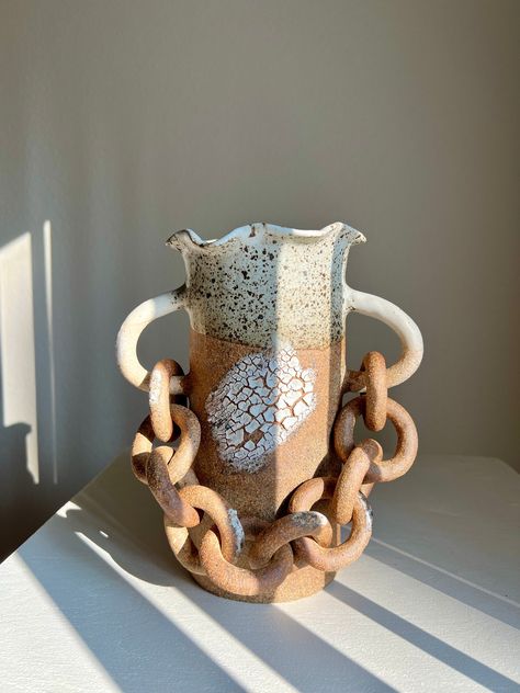 Tall Pottery Vases, Ceramic Chain, Earth Pottery, Pottery Modern, Pottery Home Decor, Etsy Decor, Pottery Inspo, Rustic Pottery, Vase Handmade