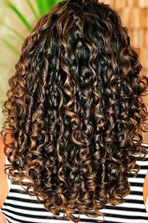 Curly Highlights, Long Curly Haircuts, Curly Hair Accessories, Dark Curly Hair, Dyed Curly Hair, Highlights Curly Hair, Brown Curly Hair, Curly Hair Photos, Colored Curly Hair