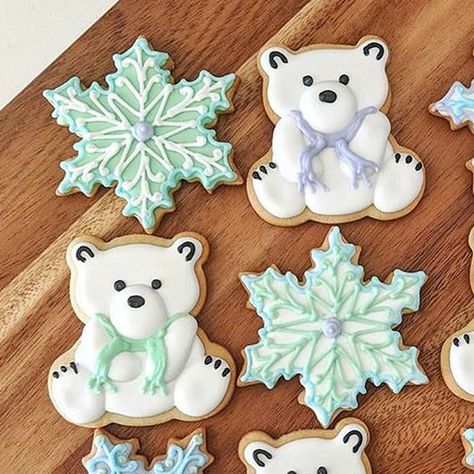 High Tea Bakery on Instagram: “We're BAACCKKKK!!! Crawling out of our cookie coma, we're slowly returning to the living. ⁠ ⁠ We've got adorable little polar bears and…” Bear Cookies Decorated, Bear Sugar Cookies, Polar Bear Cookies, Iced Sugar Cookies, Bear Cookies, Ginger Cookies, Cookies Decorated, Polar Bears, Birthday Love