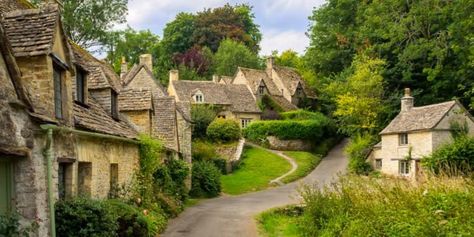 10 Beautiful English Villages – Britain and Britishness Arlington Row, Cotswold Way, South West Coast Path, Bg Design, Quaint Cottage, British Garden, English Village, Urban City, Medieval Town