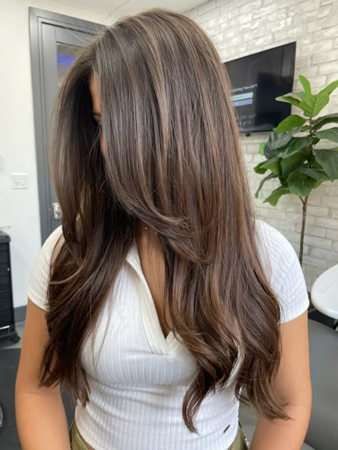 Rambut Brunette, Brunette Ombre, Kadeřnické Trendy, Brown Hair Looks, Brown Hair Inspo, Brunette Hair With Highlights, Brunette Balayage, Vlasové Trendy, Hairstyles For Layered Hair