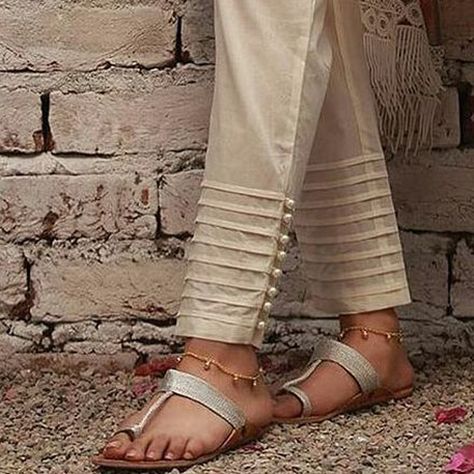 Poncha Design, Trouser Pants Pattern, Shalwar Design, Stylish Pants Women, Women Trousers Design, Capri Design, Kurtis Design, Stylish Kurtis, Salwar Pants