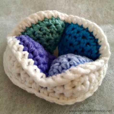 Crochet Marble Maze Free Pattern, Amish Puzzle Ball, Fidget Ideas, 2024 Crochet, Small Crochet Gifts, Crochet Game, Crochet Ball, Craft Stalls, Mini Crochet