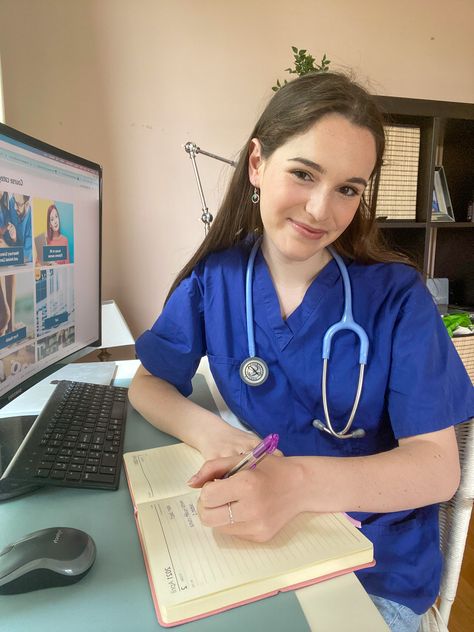 Nursing Students Uk, Nurse Lifestyle, Nhs Nurse, Nurse Education, Nurse Job, Nurse Style, Doctor Life, College Studying, Student Doctor