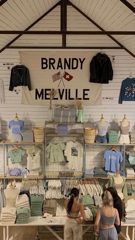 Brady Melville, Brandy Melville Aesthetic, Nyc Vacation, Brandy Melville Outfits, Clothing Store Interior, Digital Closet, Clothes Pin Crafts, Fire Fits, Girls World