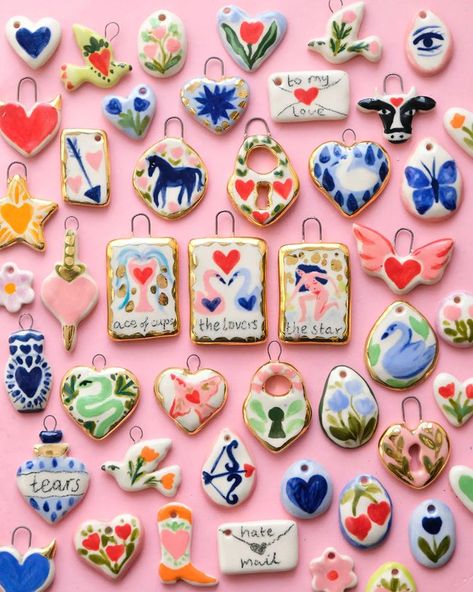 Clay Crafts Air Dry, Ceramic Earring, Ceramics Pottery Art, Clay Art Projects, Clay Jewelry Diy, Ceramics Ideas Pottery, Ceramic Pendant, Diy Clay Crafts, Polymer Clay Charms