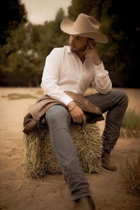 Mexican Cowboy Outfit, Cowboy Outfits Men, Cowboy Style For Men, Angela Aguilar, Western Boots Outfit, Gallo Fino, Mens Western Wear, Country Aesthetic, Western Photography