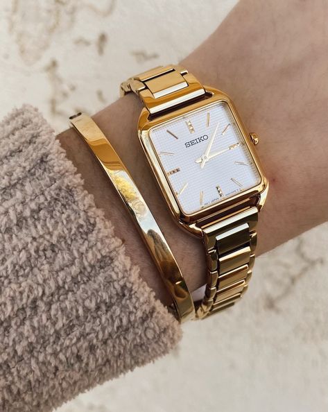 Square Face Gold Watch, Gold Square Watches Women, Seiko Essentials Watch, Seiko Women Watch, Women Watches Classy Elegant, Square Watch Women, Seiko Gold Watch, Ladies Gold Watch, Seiko Watches Women