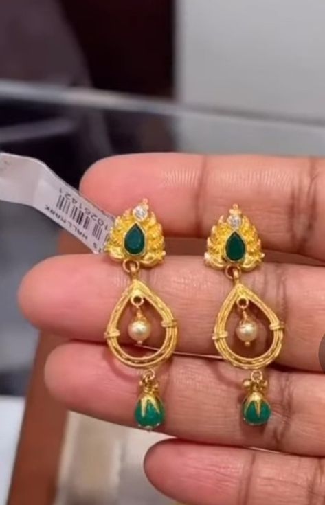 Daily wear gold earings Ear Rings Gold Indian Daily Wear, Daily Wear Earrings Gold Indian, Gold Earrings Designs For Daily Use, Lakshmi Haram, Daily Wear Earrings, Baby Jewelry Gold, Fitness Mom, Vaddanam Designs, Ear Tops