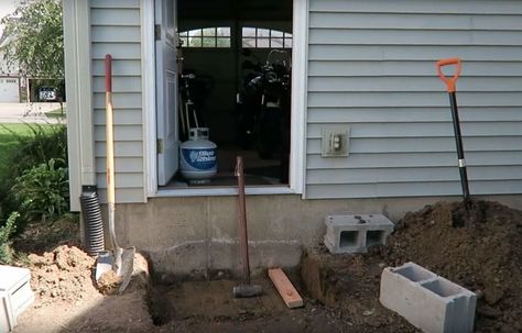 I needed some steps going out the back of the garage because the step down was very far. After scouring the internet on how to build regular steps and watching a ton of videos on YouTube, I figured there had to be an easier way. #diyhomedecor #steps #cind Cinder Block Steps, Cinder Block Bench, Cinder Block Walls, Cat Patio, Flagstone Patio, Stenciled Floor, Concrete Pavers, Cinder Block, Patio Makeover