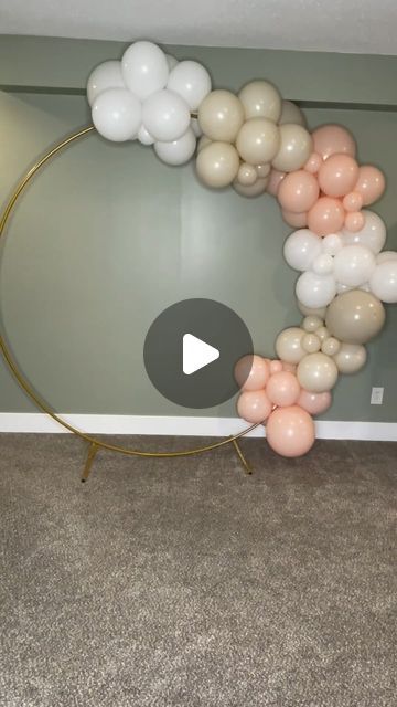 Alyssa on Instagram: "When making organic balloon clusters, tie the necks together as much as you can. It makes the clusters stronger and fit altogether without gaps. Use the 5” balloons to hide any gaps that you see. 
.
.
.
.
.
#balloonclusters #balloontipsandtricks #balloongarland #balloonartist #grandrapids #caledonia #localballoonartist #caledoniaballoons #michiganballoons #howto #balloonbythefoot #balloonarch #michigan #middlevilleballoons #middleville #organicballoons #organicballooncluster #byroncenterballoons #waylandballoons #rockfordballoons #rockfordmichigan #decomexballoons #tuftextballoons #graduation #highschoolgraduation #collegegraduation #balloonsforevents #balloonsforeverything #balloonsforparties #balloonsfordays" Balloon Clusters, 5 Balloons, Balloon Crafts, Balloon Installation, Big Balloons, Backdrop Stand, High School Graduation, Balloon Arch, Balloon Garland