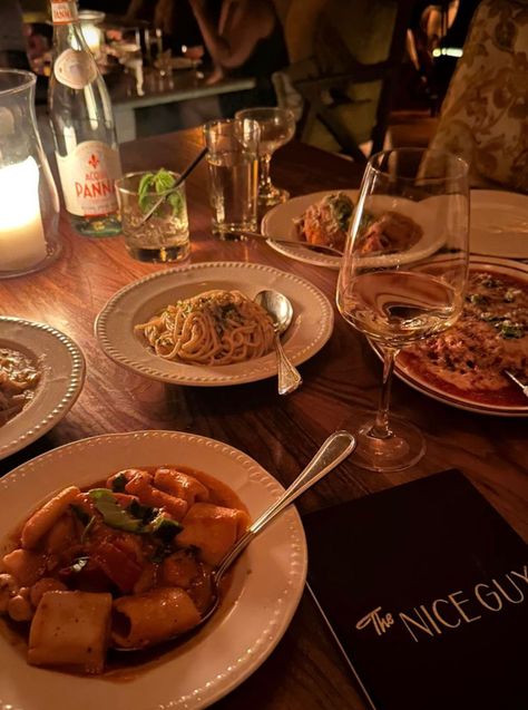 Dinner Date Aesthetic, Italian Dinner Party, Late Night Dinner, Classic Restaurant, Dinner In Paris, New York Food, Dinner Restaurants, Italian Dinner, Wine Food Pairing