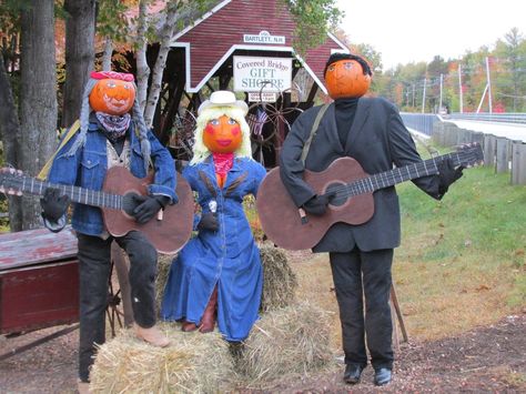 The Pumpkin People are returning to the Granite State for their 27th annual appearance. Halloween Crafts Diy Projects, Scarecrow Decorations, Pumpkin People, Pumpkin Decorating Contest, Garden Party Theme, Fairs And Festivals, How To Make Pumpkin, Silk Floral Arrangements, Pumpkin Ideas