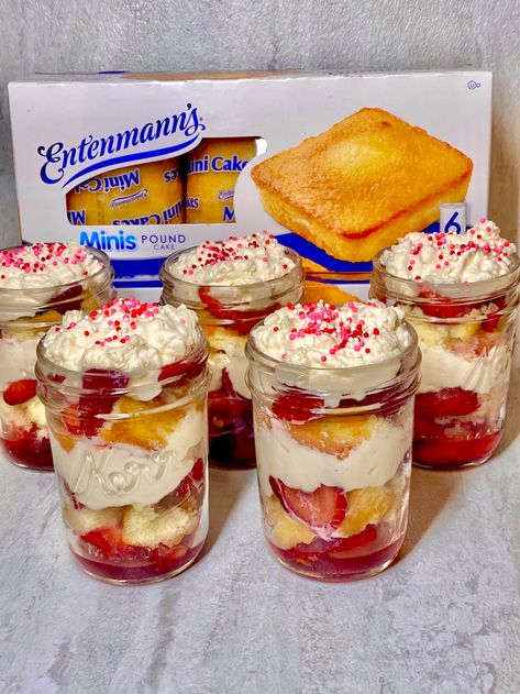 Strawberry Shortcake In A Jar, Mason Jar Desserts Recipes, Mason Jar Cakes, Redhead Mom, Dessert Cups Recipes, Mason Jar Desserts, Mini Dessert Cups, Cake In A Jar, Dessert In A Jar