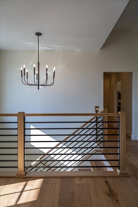 Banisters And Railings Horizontal, Stair Railing Trends 2023, Wood Stair Railing Ideas Modern, Hand Rails For Stairs Modern Interior Design, Horizontal Indoor Railing, Stair Railing Ideas Horizontal, Modern Hand Rail Design, Stairs Horizontal Railing, Stairs Design Railing Ideas