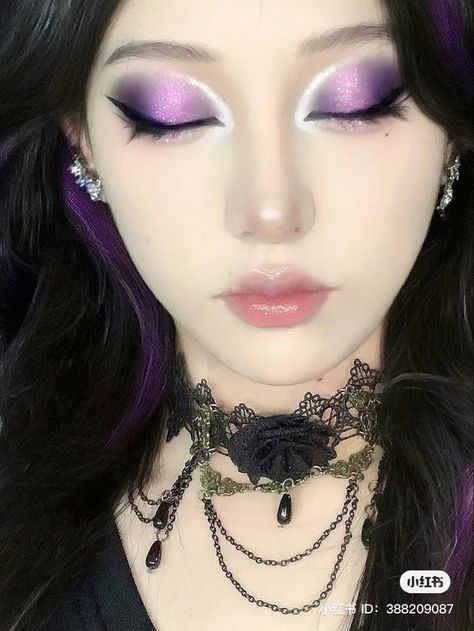 Purple Witch Makeup, Goth Eye Makeup, Welcome To The Dark Side, Halloween Gesicht, Vampire Bride, Drag Make-up, Punk Makeup, Purple Eye Makeup, Goth Glam