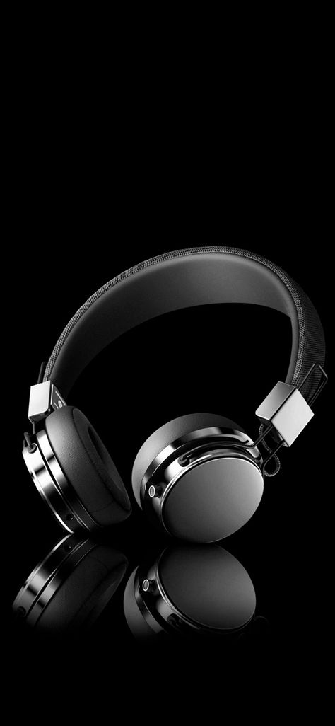 Black Headphones Wallpaper, Headphones Wallpaper Aesthetic, Headphones Wallpaper Iphone, Headphone Background, Headphone Photography, Long Layered Straight Hair, Black Headphones Aesthetic, Headphones Photography, Layered Straight Hair