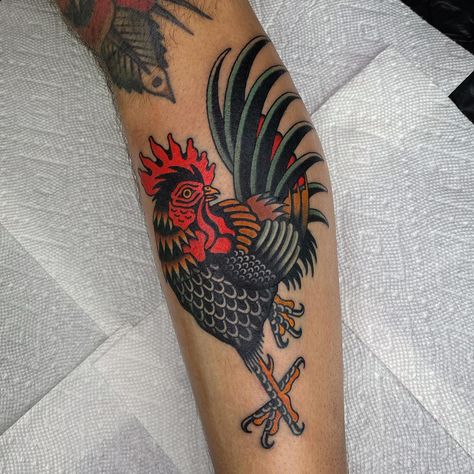 American Traditional Chicken Tattoo, Rooster Tattoo Traditional, Traditional Chicken Tattoo, Traditional Rooster Tattoo, Tattoo Rooster, Sketches Traditional, Black And White Traditional, Random Tattoos, Chicken Tattoo