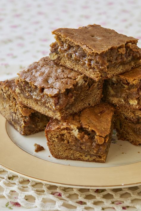 Maple Pecan Blondies, Maple Blondies, Pecan Blondies Recipe, Pecan Brownies Recipe, Pecan Blondies, Maple Recipes, Pecan Desserts, Bigger Bolder Baking, Homemade Vanilla Extract