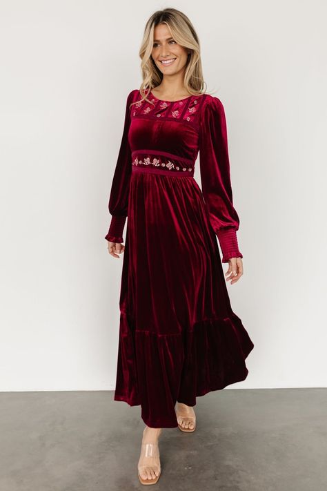 Velvet Christmas Dress, Trendy Christmas Outfits, Color Outfits, Merlot Color, Eucalyptus Green, Cute Modest Outfits, Flower Embellishments, Fitted Maxi Dress, Velvet Maxi Dress