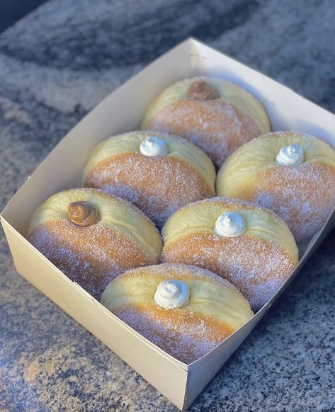 Homemade cream filled donuts Milky Doughnut, Milky Donut, Donuts Business, Aesthetic Pastries, Donut Business, Anniversary Food, Cream Filled Donuts, Fancy Donuts, Homemade Donuts Recipe