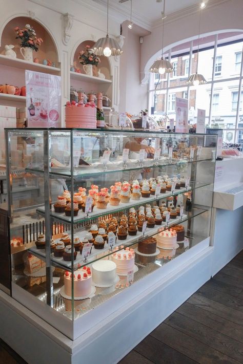 Cake Shop Interior, Cake Shop Design, Boutique Patisserie, Peggy Porschen Cakes, Peggy Porschen, Bakery Shop Design, Bakery Store, Bakery Interior, Decoration Patisserie