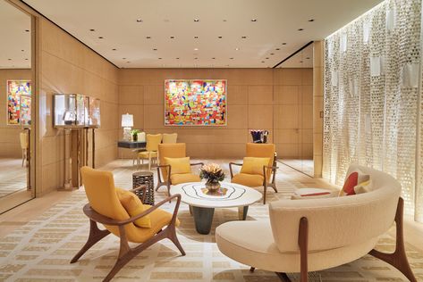 Louis Vuitton Ginza Namiki / Jun Aoki & Associates + Peter Marino Architect | ArchDaily Round Furniture, Louis Vuitton Store, Glass Facades, Store Interior, Luxury Store, Retail Design, 인테리어 디자인, Store Design, Office Design