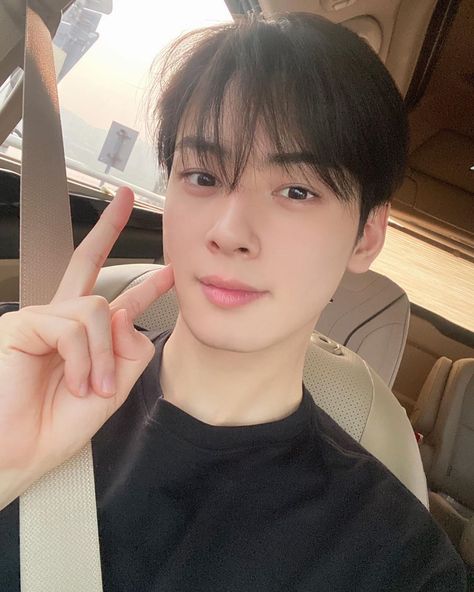 ʕノ•ᴥ•ʔノ♡ Cha Eun-Woo on Instagram: “He's back ! (༎ຶ⌑༎ຶ) no filter needed ⋆⁺₊⋆ ♡~ - [Twitter update]   [TRANS] 200702 @/offclASTRO Twitter Update: Did you enjoy yesterday's…” Lee Dong Min, Eunwoo Astro, Park Bo Gum, Cha Eun Woo Astro, Eun Woo Astro, Astro Kpop, Moon Bin, Kdrama Actors, Cha Eun Woo