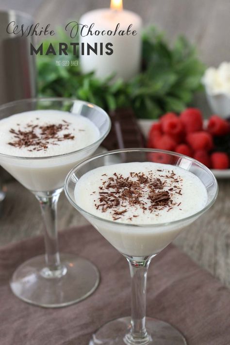 White Chocolate Martini Martini With Vanilla Vodka, Easy Christmas Drinks, White Chocolate Martini, White Martini, White Chocolate Liqueur, Chocolate Martini, Chocolate Liquor, Chocolate Liqueur, Vanilla Vodka