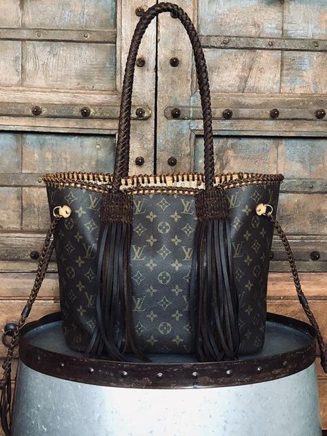 Most Expensive Handbags, Louis Vuitton Handbags Speedy, Louis Bag, Cowgirl Fashion, Fall Handbags, My Bags, Diy Bags, Lv Bags, Popular Bags