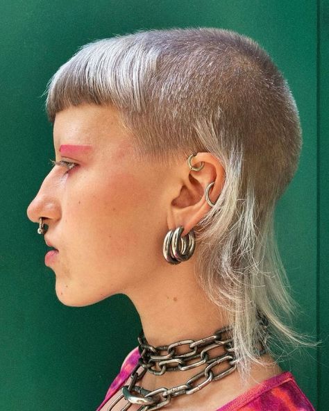 Punk mood by @aziza.bouzerba | Instagram Versatile Haircut, Chelsea Cut, Short Punk Hair, A Punk, Edgy Short Hair, Punk Hair, Alternative Hair, Hair Reference, Hair Inspiration Color