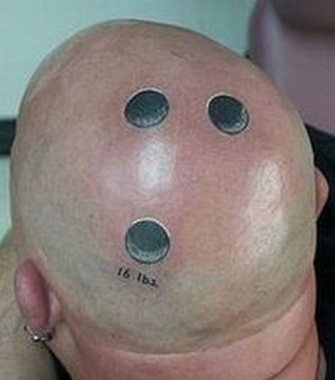 Bowling Ball Head Tattoo... Too Freaking Awesome you gotta check this out lmao Tattoos Gone Wrong, Horrible Tattoos, Terrible Tattoos, Tattoo Off, Ball Tattoo, African Tattoo, Small Butterfly Tattoo, Military Tattoos, Head Tattoo